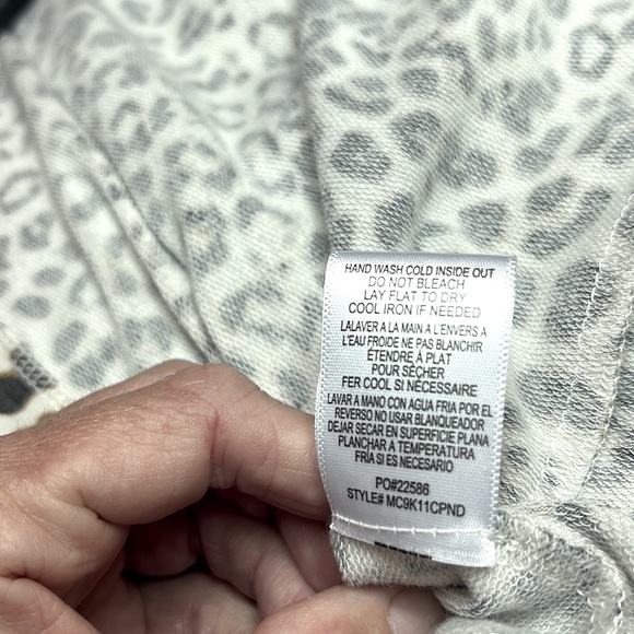 Nwot Bobeau shrug size small!  Leopard print wear draped waterfall style or wrap - Picture 6 of 6